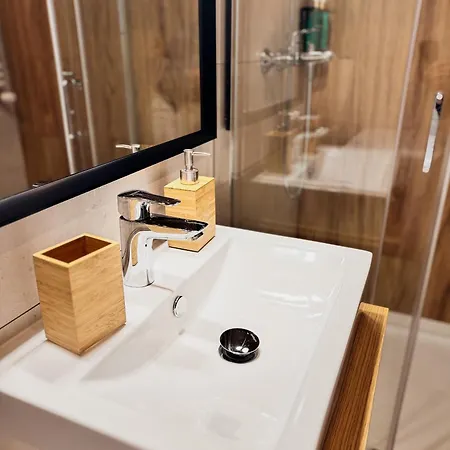 Apartment Livermo - Targi Mtp - Jezyce- Air Conditioning - Self Check-in *