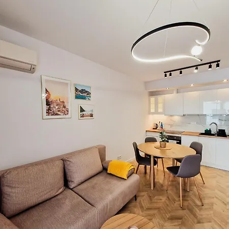 Livermo - Targi Mtp - Jezyce- Air Conditioning - Self Check-in