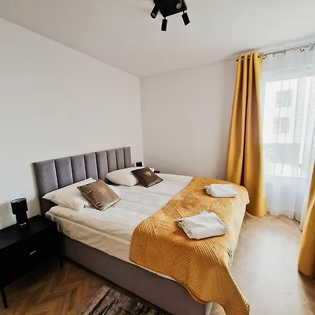 아파트 Livermo - Targi Mtp - Jezyce- Air Conditioning - Self Check-in *